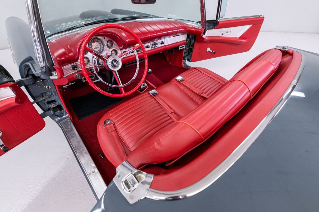 1957 Ford Thunderbird
