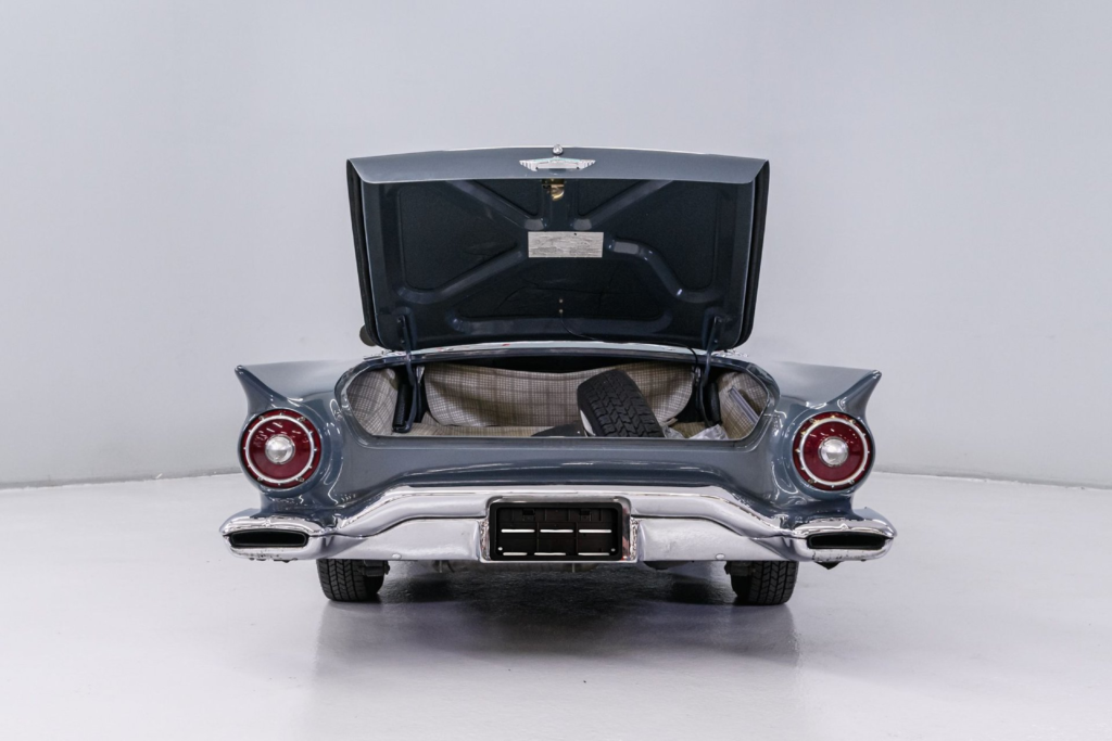 1957 Ford Thunderbird